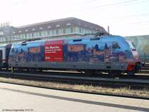 DB BR 101 056-0  Werbelok Die Mache  wartet am 19.07.03 auf den N�chste Einsatz in Singen (Htw)