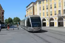 Nice / Nizza Lignes d'Azur SL T1 (Alstom Citadis-302 12) Place Garibaldi am 25. Juli 2015.