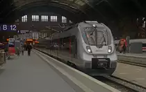 Er stand im Leipziger Hbf schonmal Probe. Zum Fahrplanwechsel übernimmt Abellio Mitteldeutschland mit ihren Talenten den Verkehr auf der Strecke Leipzig - Erfurt bzw. Saalfeld(S). Auf Schulungsfahrt erreichte 9442 308 den Leipziger Hbf und verließ kurz darauf diesen wieder.