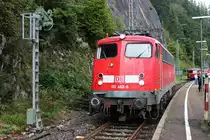 Kurz vor ihrem Ziel fürs Wochende ist am 13.09.2014 die 110 468-6 für die Triberger Bahnhofstage auf Gleis 3. Im Hintergrund ist auch der Uerdinger Schienenbus 796 625-2 zu erkennen.