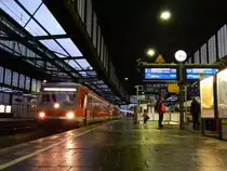 Ob die 628er nun aus Fahrzeugmangel auch schon als ICE eingesetzt werden?
Am 7.11 wartete 628 660 als RB37 nach Entenfang auf Gleis 3 in Duisburg. Ursprünglich sollte er auf Gleis 1 Abfahren was wegen einiger Unglücke nicht möglich war. Am frühen Abend fiel der Zug wegen eines kranken Tf aus.

Duisburg 07.11.2015