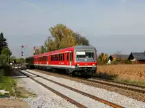 Der 628 593 als RB nach Mühldorf am 20.10.2013 bei der Durchfahrt in Weidenbach.