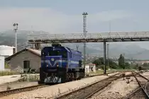 2044 027 auf Bahnhof Solin am 19-5-2015.
