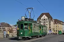 Be 2/2 215 zusammen mit dem B2 423 auf einer Extrafahrt überqueren die Mittlere Rheinbrücke. Die Aufnahme stammt vom 07.11.2015.