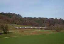 ES 64 U2-021 mit dem IC 2518 nach Münster(Westf.)bei Lonsee am 8.11.2015.