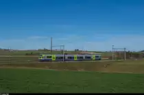RABe 525 014 erreicht am 08.11.2015 als S52 Bern-Kerzers in Kürze Riedbach. Der Bahnhof auf Stadtberner Boden hat pro Richtung und Stunde nur eine Verbindung, was für die paar Leute hier draussen aber auch ausreicht. Zusätzlich gibt es halbstündlich eine Busverbindung von BERNMOBIL nach Bümpliz.