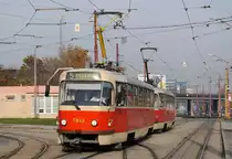 Tw.7845 + 7846 verlassen die Haltestelle Zel. St. Vinohrady. (06.11.2015)