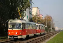Tw.7837 + 7838 fahren als Linie 5 in der Račianska ulica und erreichen in Kürze die Haltestelle Pekna cesta. (06.11.2015)