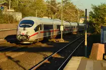 ICE 4654 Brüssel - Frankfurt bei der Durchfahrt in Königsdorf am 1.11.2015