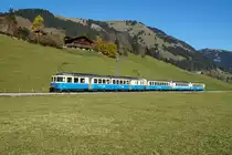 Eine stilechte MOB-Komposition, wie sie lange Jahre auf der Strecke Montreux-Zweisimmen beobachtet werden konnte, fuhr mir am 31.10.2015 vor die Linse: ABDe 8/8 4003 mit dem Regio 2221 bei Flendruz.