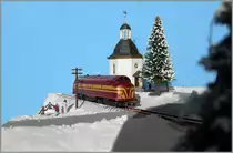 Winter im Z-Format: Die CFL 1601 fährt an der  Stillen Nacht Heilige Nacht  - Kapelle vorbei, während links etwas weniger friedlich ein Schneeballschlacht tobt.
21. Dez. 2014