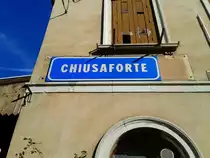 Bahnhofsschild von Chiusaforte am 8.11.2015
