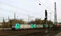 Zwei Cobra 2816 und 2828  kommen aus Richtung Köln,Aachen-Hbf,Aachen-Schanz mit einem langen gemischten Güterzug aus Köln-Gremberg nach Antwerpen-Noord(B) und fährt in Aachen-West ein. Aufgenommen vom Bahnsteig in Aachen-West. 
Bei schönem Herbstwetter am Mittag vom 8.11.2015.