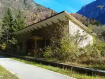 Bahnhofsgebäude des ehemaligen Bahnhof Pietratagliata an der alten Pontebbana. Aufgenommen am 8.11.2015