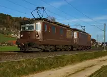 BLS: Lokzug mit Doppeltraktion Re 425 bei Egolzwil am 10. November 2015.
Foto: Walter Ruetsch