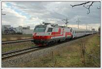 EC 102  Polonia  von Wien nach Warszawa Wschodnia wurde auf �sterreichischer Seite am 4.3.2007 von 1014 011 (die einzige 1014, die keine reinroten Seitenw�nde besitzt) bespann. Die Aufnahme entstand kurz nach der S-Bahnhaltestelle Wien Breitenleer Stra�e. 