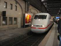 Einfahrt ICE 77 nach Z�rich in Hamburg HBF auf Gleis 14 am 8.3.07