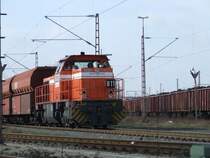 RBH 811 (Mak G1206/Bauj. 1998) verl�sst den Kohle Hafen in Duisburg Ruhrort. 8.3.07