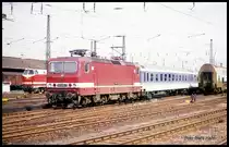 143045 fährt am 26.4.1992 mit einem Interregio in den HBF Leipzig ein.