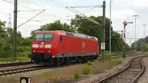 Die 185 049-4 im Bahnhof von Phillippsburg (Baden) am Nachmittag des 23.5.15.
Sowohl die alten Ladegleise, als auch die Formsignale haben den S-Bahn-Umbau im Jahr 2010 überstanden.