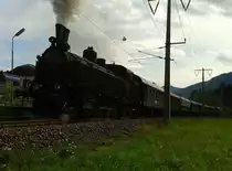 93.1332 mit SR 14838 (Spittal-Millstättersee - Lienz) am 19.9.2015 beim Halt in Berg im Drautal. Schublok war 1245 005-2