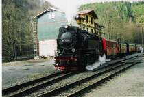 Ausfahrt f�r den einzigen Zug des Tages von Eisfelder Talm�hle nach Nordhausen Nord um 17.00. April 2004