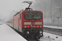 Hier 143 314-3 mit einer RB77 (RB21119) von Kiel Hbf. nach Neumünster, bei der Ausfahrt am 22.11.2015 aus Kiel Hbf. 