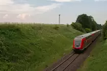Am schwülen Abend des 06.06.15 wurde ein Doppelstockzug von Mühldorf nach München in Wimpasing (Nähe Ottenhofen) fotografiert. Es schob 218 454-7. 
Das angekündigte Gewitter blieb größtenteils aus, nur im Hintergrund erhoben sich ein paar Wolkentürme...