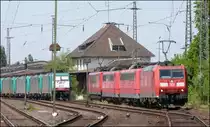 Ordentlich geparkt wird der Lokzug aus 2x151 und 1x155 von der 185 061-9 neben der belgischen Cobraflotte. Szenario vom Mai 2012 am Bahnhof Aachen West.