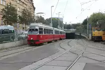 Wien Wiener Linien SL 6 (E1 4510 (Lohner 1972) + c3 1207 (Lohner 1960)) Margaretengürtel / Siebenbrunnengasse am 12. Oktober 2015.