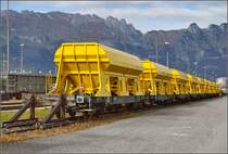 Fünf Tage nach der Zulassung stehen die nigelnagelneuen Faccnpps der SBB Infrastruktur in Buchs. November 2015.