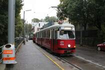 Wien Wiener Linien SL 49 (E1 4550, Rotax 1975) Hütteldorf, Bujattigasse am 14. Oktober 2015.