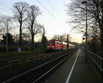 111 118-6 DB  kommt mit dem RE4 von Aachen-Hbf nach Dortmund-Hbf und kommt aus Richtung Aachen-West,Laurensberg,Richterich, und fährt durch Kohlscheid in Richtung Herzogenrath,Mönchengladbach,Neuss. 
Bei schönem Sonnenschen am Kalten Nachmittag vom 26.11.2015.