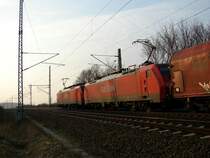 189 060 und 189 079 fahren am Nachmittag des 18.02.07 ihrem Ziel Rostock-�berseehafen entgegen. (Martensdorf bei Stralsund) 