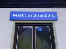 Bahnhofsschild von Markt Sachsenburg am 21.10.2015
