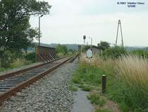 Vierte Neisebr�cke zwischen Krzewina Zgorzelecka und Hagenwerder am 09.07.2003, rechts neben dem polnischen Bahnw�rterhaus ist ein polnischer Grenzpfal (rot-wei�) zu erkennen, von hier bleibt die Lausitzbahn bis Cottbus in Deutschland. 