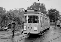 København / Kopenhagen Københavns Sporveje: Tw 470 + Bw 1054 als Sonderzug (Fotofahrt) für Mitglieder der Dänischen Gesellschaft für Straßenbahngeschichte. Ort: Die Endstation Emdrupvej. Zeit: August 1967. - Sowohl der Triebwagen 470 als auch der Beiwagen 1054 sind heute in der Sammlung des Dänischen Straßenbahnmuseums (Sporvejsmuseet Skjoldenæsholm). - Scan von einem S/W-Negativ. Film: Ilford FP 3. Kamera: Konica EE-matic.