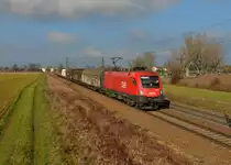 1116 055 mit einem Güterzug am 27.11.2015 bei Plattling. 