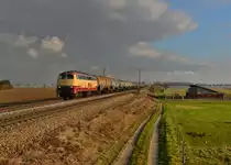 217 002 mit einem Kesselzug am 27.11.2015 bei Stephansposching. 