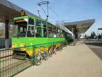 Stadtbahnwagen 105Na 324 und 325 auf Linie 13 an der Endstelle Junikowo, Poznan (Posen), Polen, 23.03.2015.