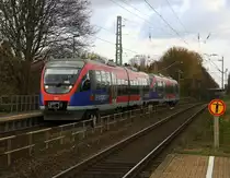 Zwei Euregiobahn (RB20) aus Heerlen(NL)-Stolberg-Hbf kommen die Kohlscheider-Rampe hoch aus Richtung Herzogenrath und halten in Kohlscheid und fahren in Richtung Richterich,Laurensberg,Aachen-West.
Bei Sonne und Wolken am Kalten Nachmittag vom 28.11.2015.