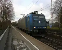 185 536-0 von Crossrail kommt als Lokzug die Kohlscheider-Rampe hoch aus Richtung Neuss und fährt in Richtung Aachen-West und fährt durch Kohlscheid.
Bei Sonne und Wolken am Kalten Nachmittag vom 28.11.2015.
