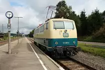 111 001-4 am 13.09.2014 beim umsetzten des TEE  Schwarzwald  (Triberg - St.Georgen - Hausach - Triberg) im Bahnhof von St.Georgen.