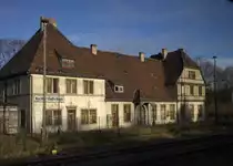 Das untergehende EG des Bahnhofes Nachterstedt - Hoym . 28.11.2015 14:30 Uhr