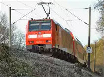 Natürliches Colorkey &ndash; Hier half nicht der Computer... 146 114-4 auf den letzten Kilometern der Schwarzwaldbahn. Singen, November 2015. 