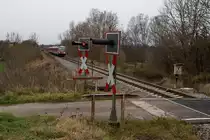Bei typisch grauem und stürmisch-naßkaltem Novemberwetter passiert ein 628-Doppel auf seiner Fahrt von München nach Mühldorf den Posten Dürnberg. (29.11.15)