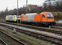 RTS SWIETELSKY 1216 902 und ERS RAILWYS E 89-2 ES 64 F4 in Weil am Rhein am 27. Oktober 2015.
Foto: Walter Ruetsch