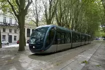 Frankreich / Stra�enbahn Bordeaux: Alstom Citadis 302 der TBC Bordeaux, Wagen 2541, aufgenommen im September 2015 in der N�he der Haltestelle  Quinconces  in Bordeaux.