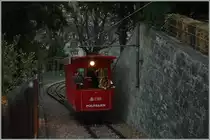 An der Schwelle von Tag und Nacht erreicht ein Zug der Poly-Bahn in Kürze sein Ziel.
1. Dez. 2015