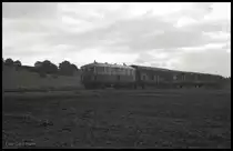 VT 03 der Teutoburger Wald Eisenbahn war am 16.9.1992 mit einem Munitionszug bei Tecklenburg - Brochterbeck unterwegs zum Hafen Dörenthe, zu dem die TWE bis heute einen Gleisanschluss hat.